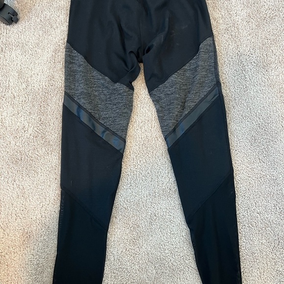 yogalicious Women’s Black and Gray Leggings Size Small - Picture 4 of 9